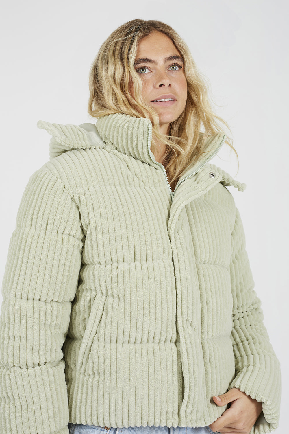  Pale Green  Image 4