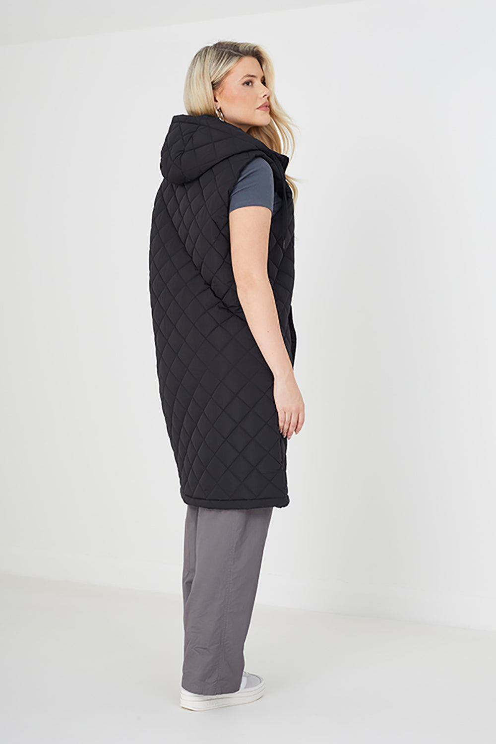 Brave Soul Black Diamond Quilted Longline Hooded Gilet - Black Image 2